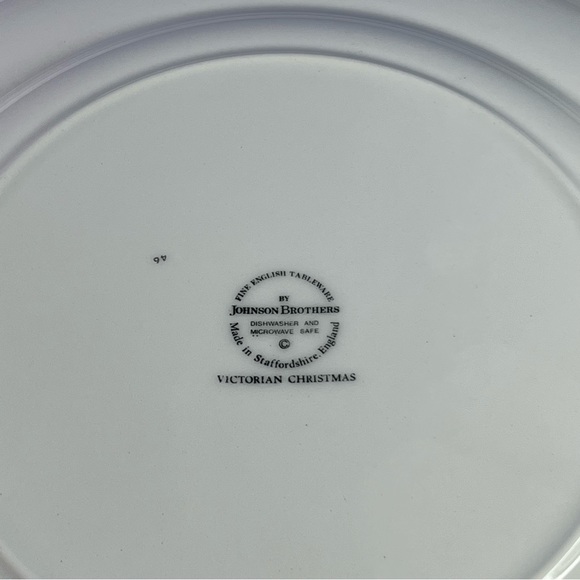 Johnson Brothers Bros 10 1/4" Victorian Christmas Dinner Plates England each - Picture 5 of 5